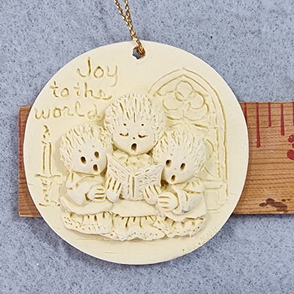 JOY TO THE WORLD Children Singing Christmas Ornament Vintage LaBerge 1994 - Picture 2 of 3